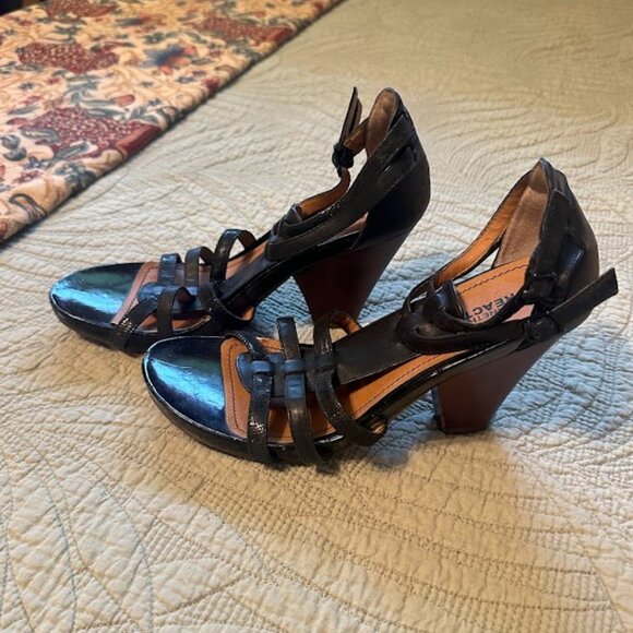GUC Kenneth Cole Reaction Wooden Heel - Picture 1 of 7